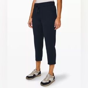 BNWT Lululemon On The Fly Cropped Woven - Size 10